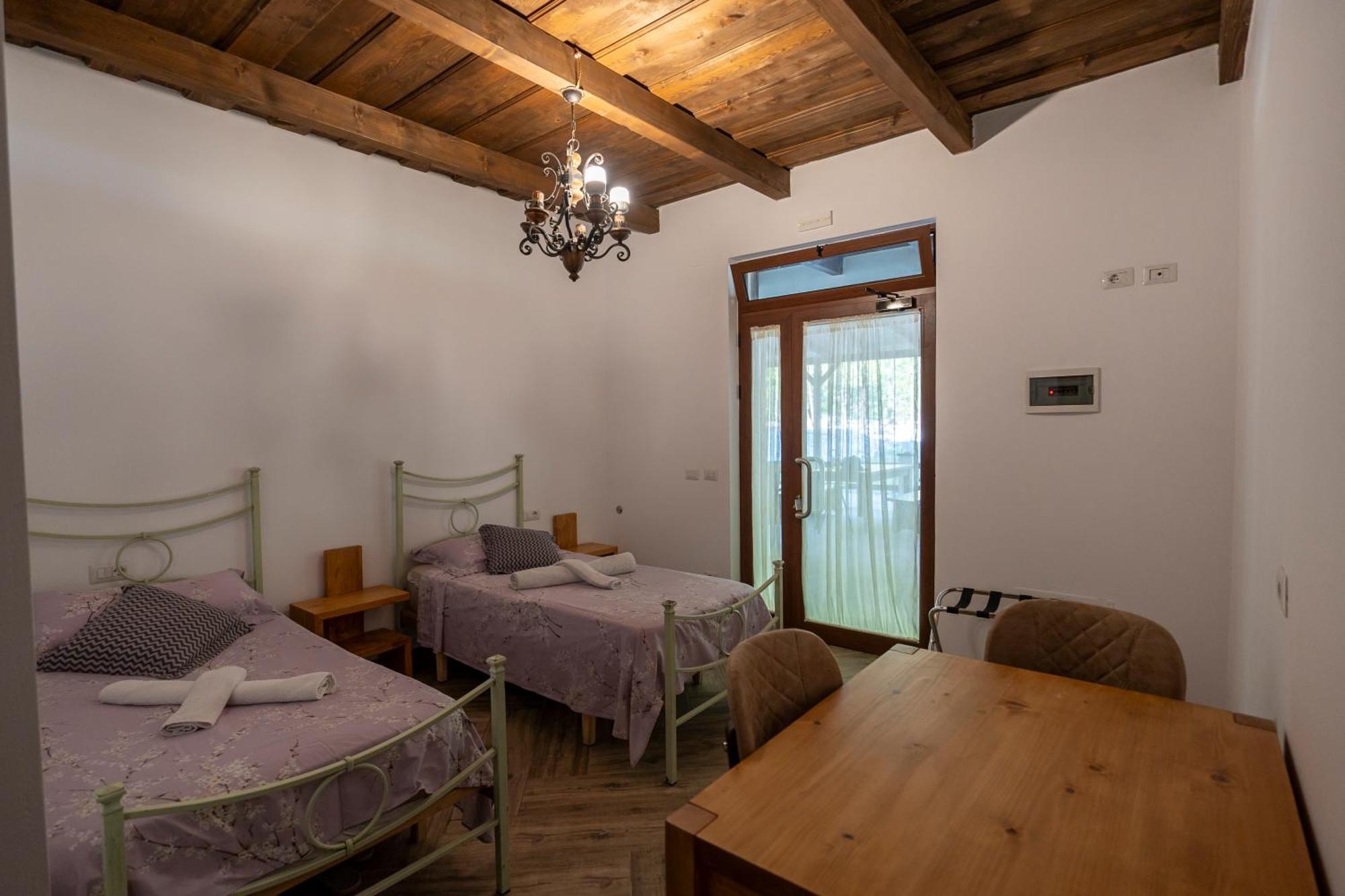 Guesthouse Veni I Gjyshit Nderlysaj 外观 照片
